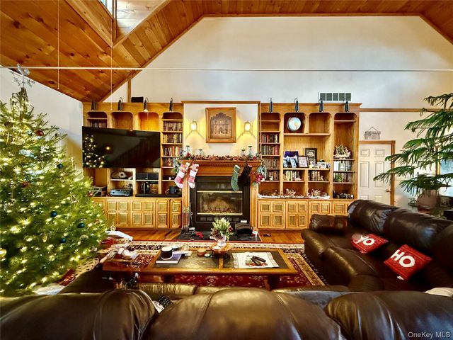 912-918 Hollow Road, Clinton Corners, NY 12514