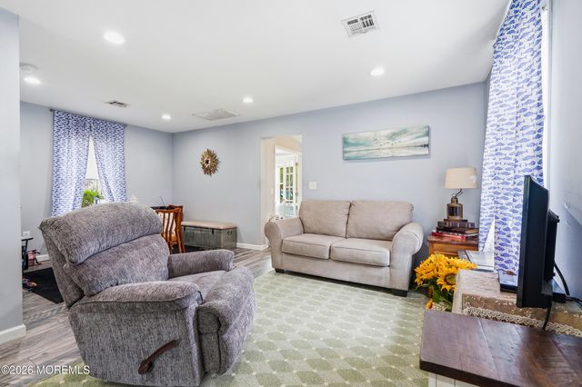 15 W Arverne Avenue, Ocean Gate, NJ 08740