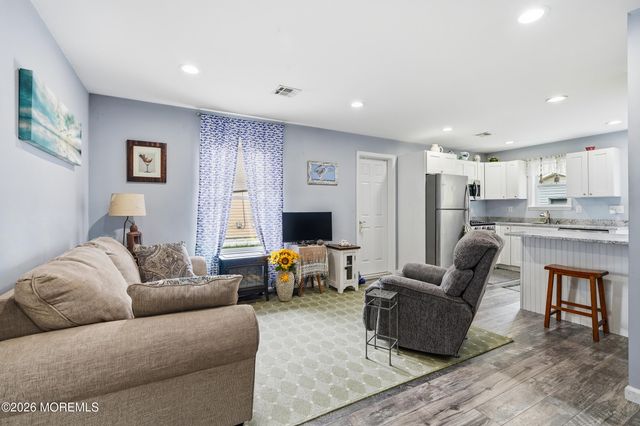 15 W Arverne Avenue, Ocean Gate, NJ 08740