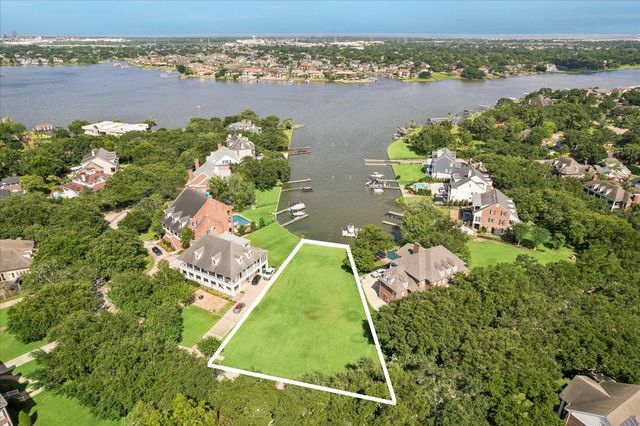 1210 Spring Cress Lane, Taylor Lake Village, TX 77586