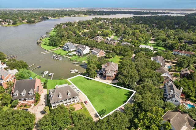 1210 Spring Cress Lane, Taylor Lake Village, TX 77586