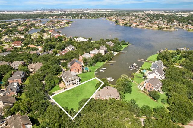 1210 Spring Cress Lane, Taylor Lake Village, TX 77586