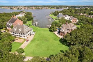 1210 Spring Cress Lane, Taylor Lake Village, TX 77586