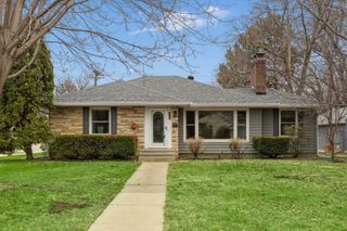 1914 Holton Street, Roseville, MN 55113