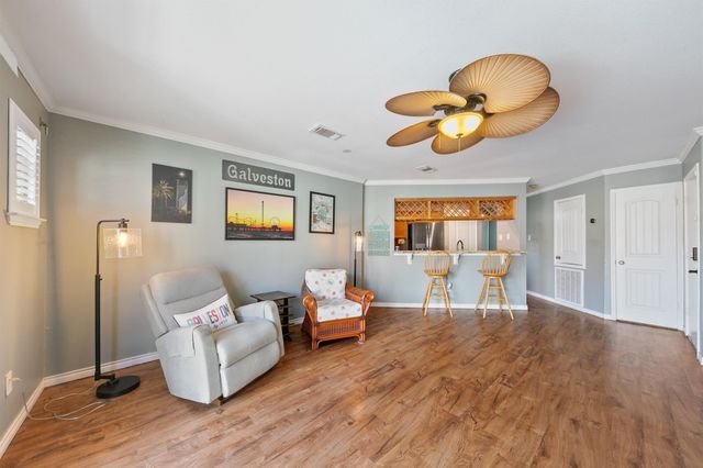 7312 Seawall Boulevard 208, Galveston, TX 77551