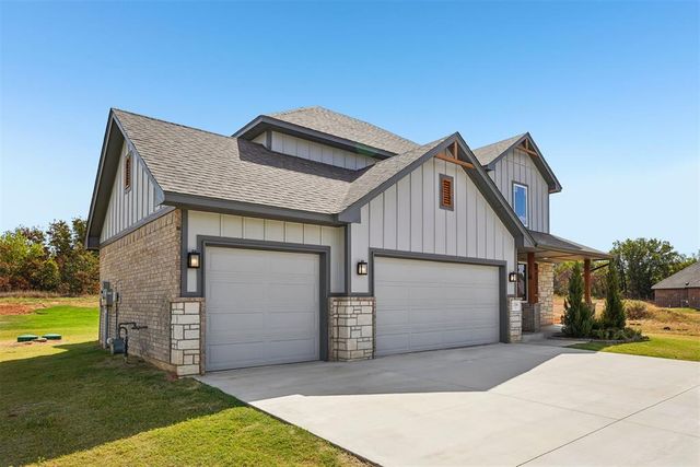 1304 Lighthorsemen Way, Choctaw, OK 73020