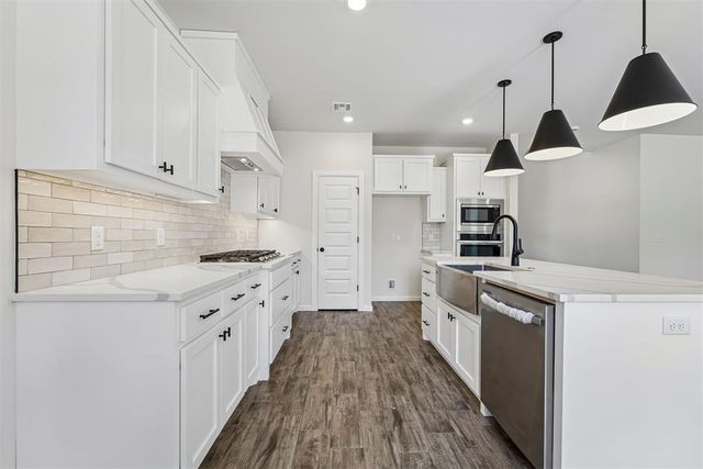 1304 Lighthorsemen Way, Choctaw, OK 73020