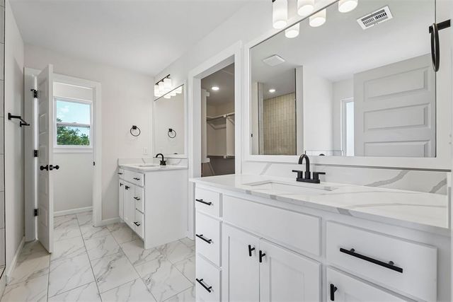 1304 Lighthorsemen Way, Choctaw, OK 73020