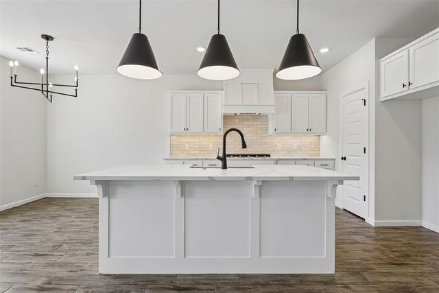 1304 Lighthorsemen Way, Choctaw, OK 73020