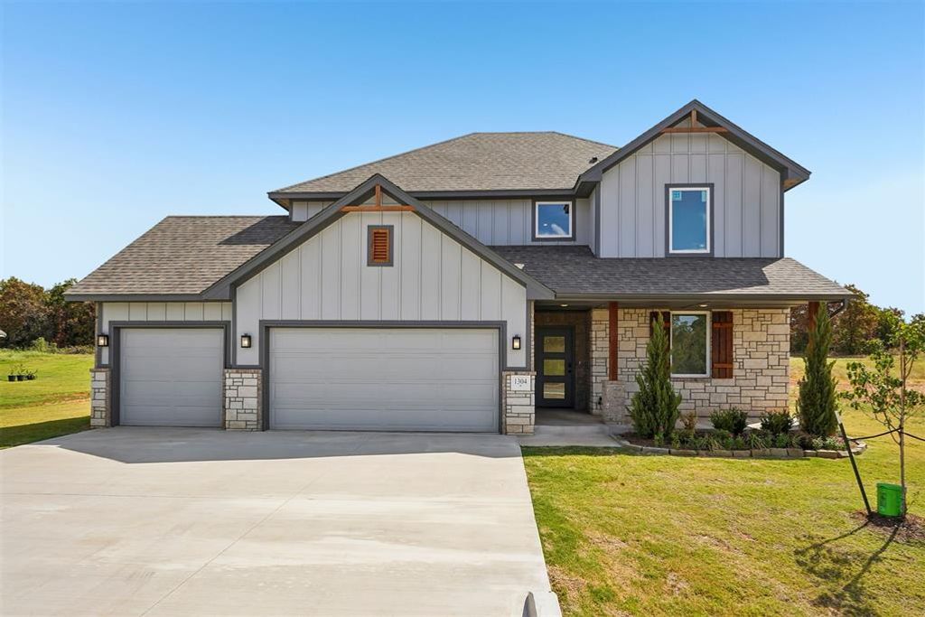 1304 Lighthorsemen Way, Choctaw, OK 73020