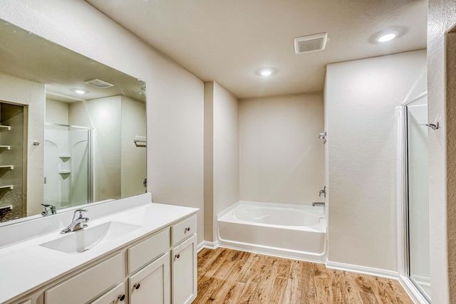 8214 Sunberry Shadow Drive, Houston, TX 77016