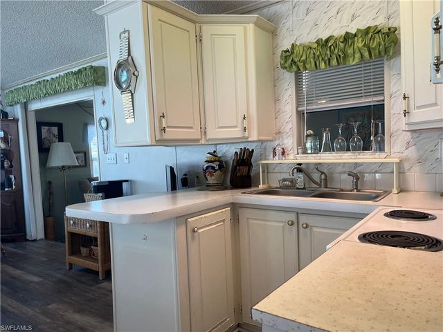 11011 Sunglow LN, Fort Myers, FL 33908