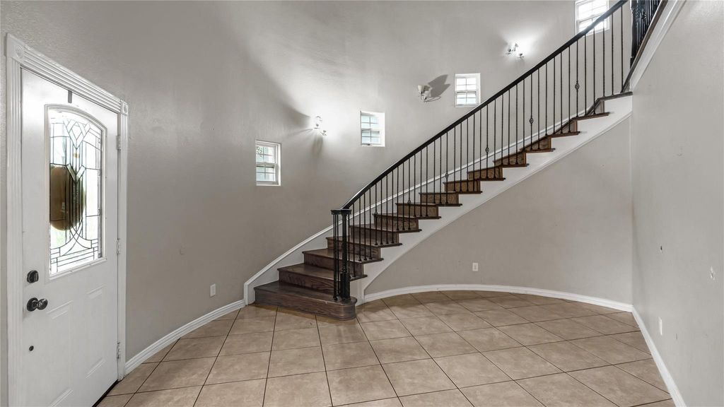 813 Beacon Hill Drive, Irving, TX 75061 — photo 2