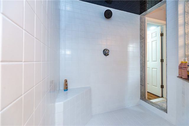 195 Oakland Beach Avenue, Warwick, RI 02889