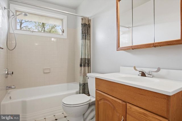 12 BETSY LN, Ambler, PA 19002