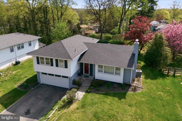 12 BETSY LN, Ambler, PA 19002