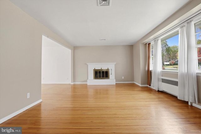 12 BETSY LN, Ambler, PA 19002