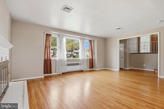 12 BETSY LN, Ambler, PA 19002