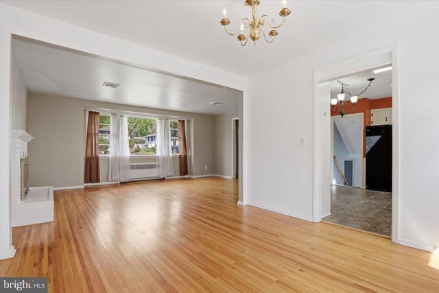 12 BETSY LN, Ambler, PA 19002