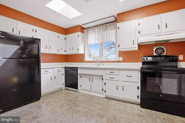 12 BETSY LN, Ambler, PA 19002