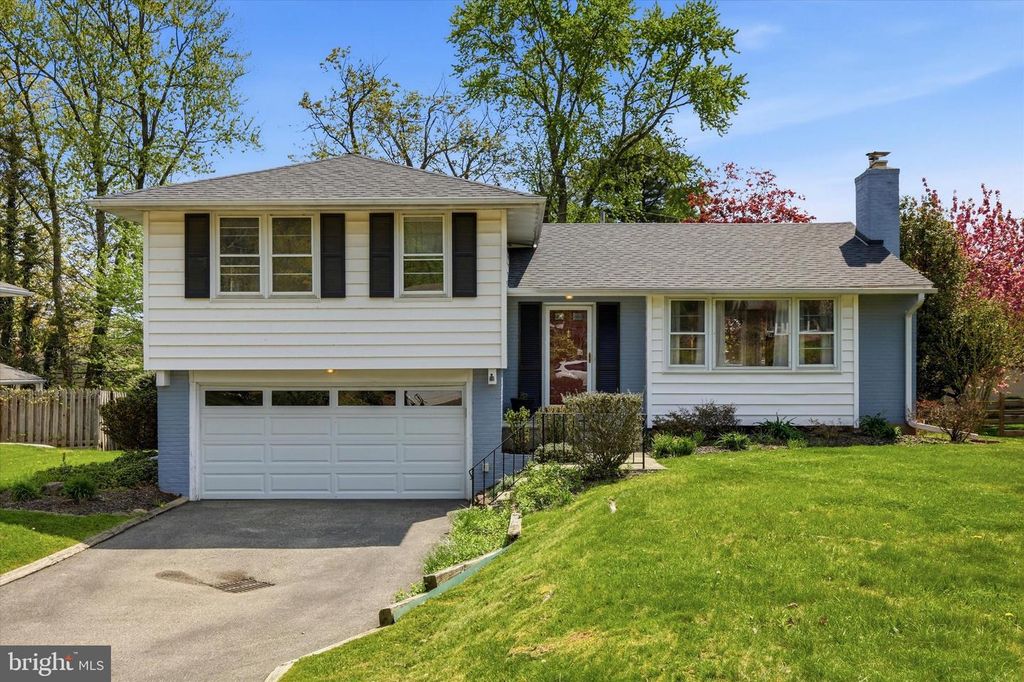 12 BETSY LN, Ambler, PA 19002