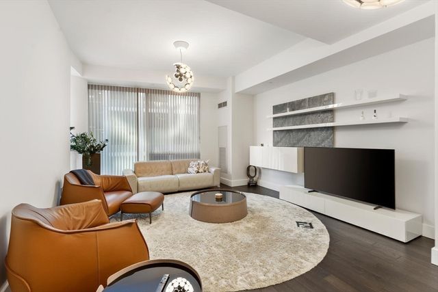 22 Liberty Dr 7M, Boston, MA 02210