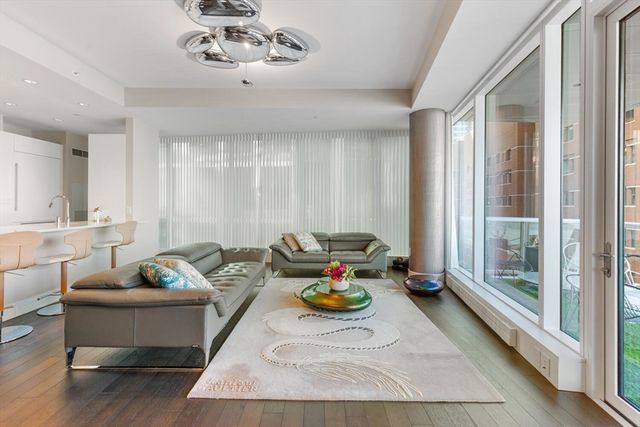 22 Liberty Dr 7M, Boston, MA 02210