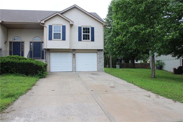 401 NW Highland Lane, Blue Springs, MO 64014
