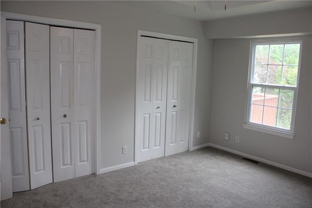 401 NW Highland Lane, Blue Springs, MO 64014