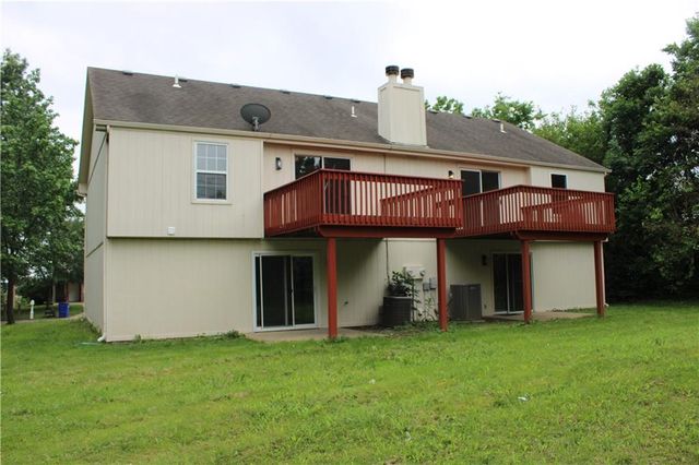 401 NW Highland Lane, Blue Springs, MO 64014