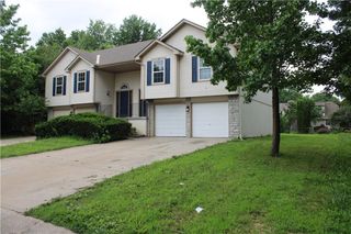 401 NW Highland Lane, Blue Springs, MO 64014