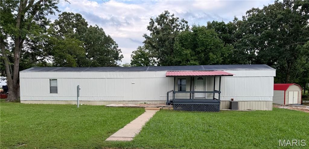 10076 Oakside Road, Mineral Point, MO 63660