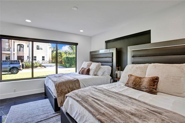 2457 NE 27th Ter, Fort Lauderdale, FL 33305