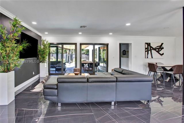 2457 NE 27th Ter, Fort Lauderdale, FL 33305