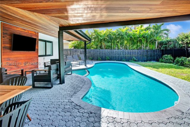 2457 NE 27th Ter, Fort Lauderdale, FL 33305