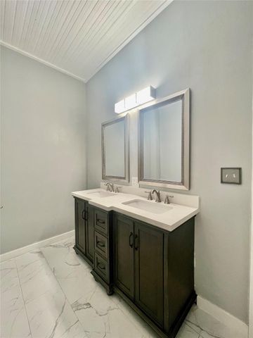 908 W Hopkins ST, San Marcos, TX 78666