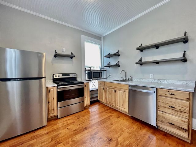 908 W Hopkins ST, San Marcos, TX 78666