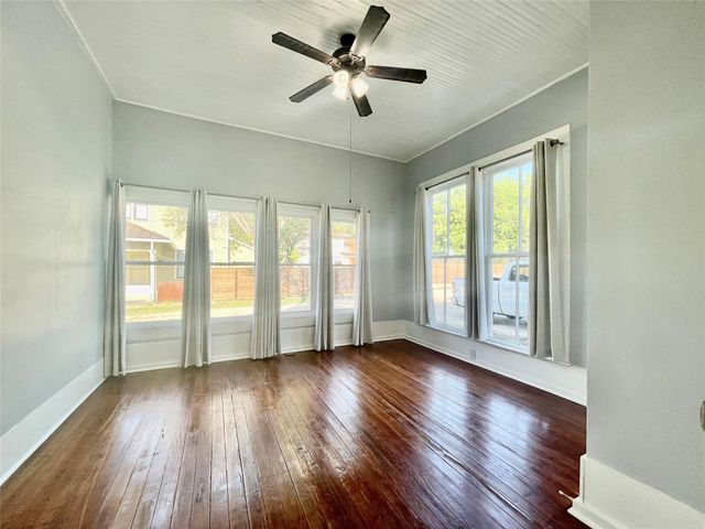 908 W Hopkins ST, San Marcos, TX 78666