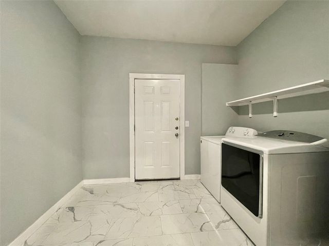 908 W Hopkins ST, San Marcos, TX 78666