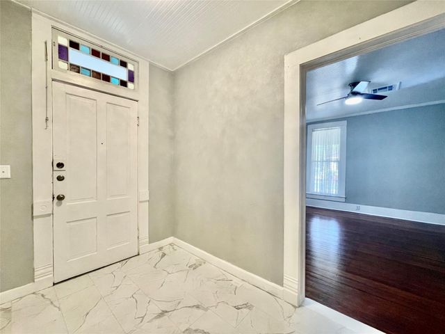 908 W Hopkins ST, San Marcos, TX 78666