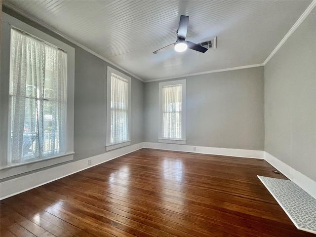 908 W Hopkins ST, San Marcos, TX 78666