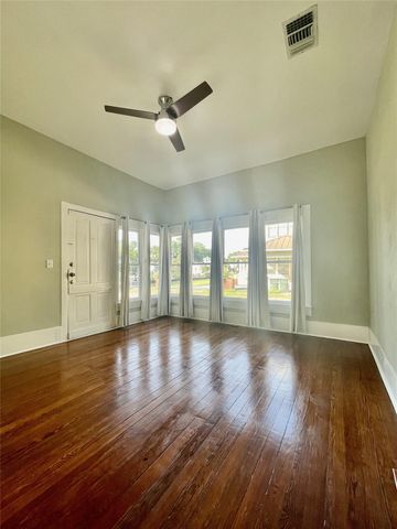 908 W Hopkins ST, San Marcos, TX 78666