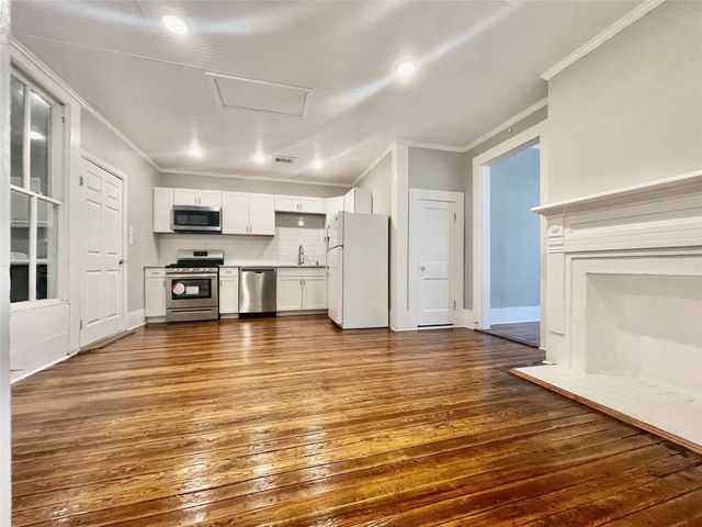 908 W Hopkins ST, San Marcos, TX 78666