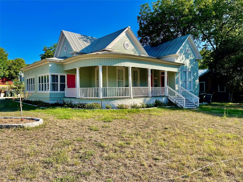 908 W Hopkins ST, San Marcos, TX 78666