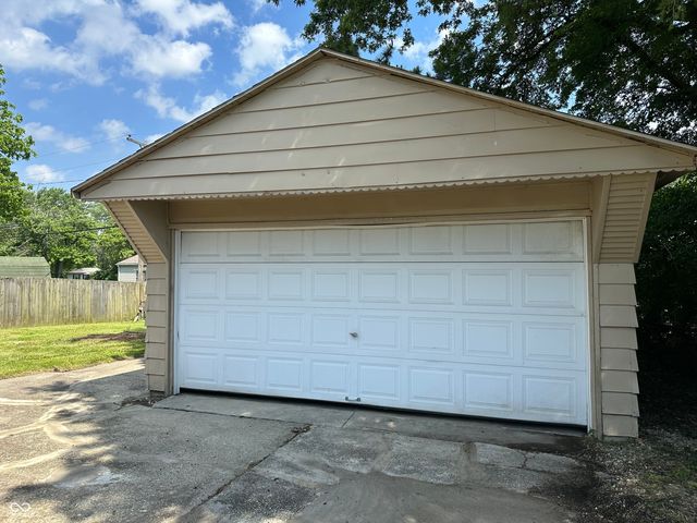 8212 Laughlin Drive, Indianapolis, IN 46219