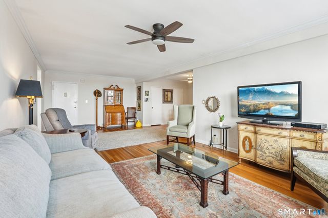 4 Putnam Hill 4F, Greenwich, CT 06830