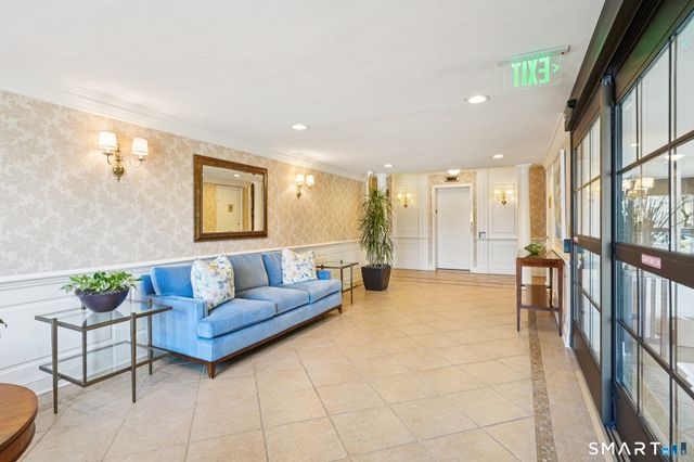 4 Putnam Hill 4F, Greenwich, CT 06830