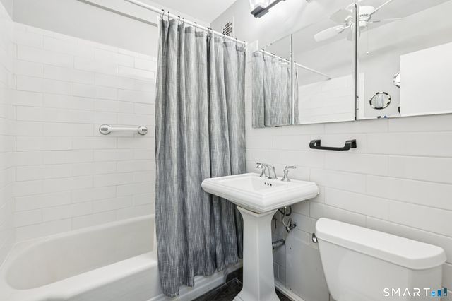 4 Putnam Hill 4F, Greenwich, CT 06830