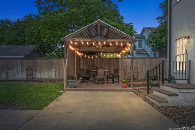 1001 N Adams St, Beeville, TX 78102