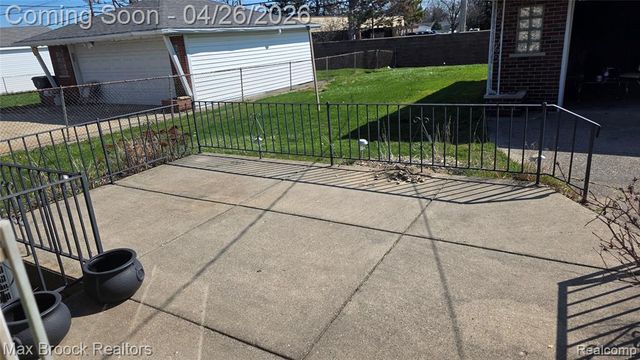 25866 Huron Street, Roseville, MI 48066